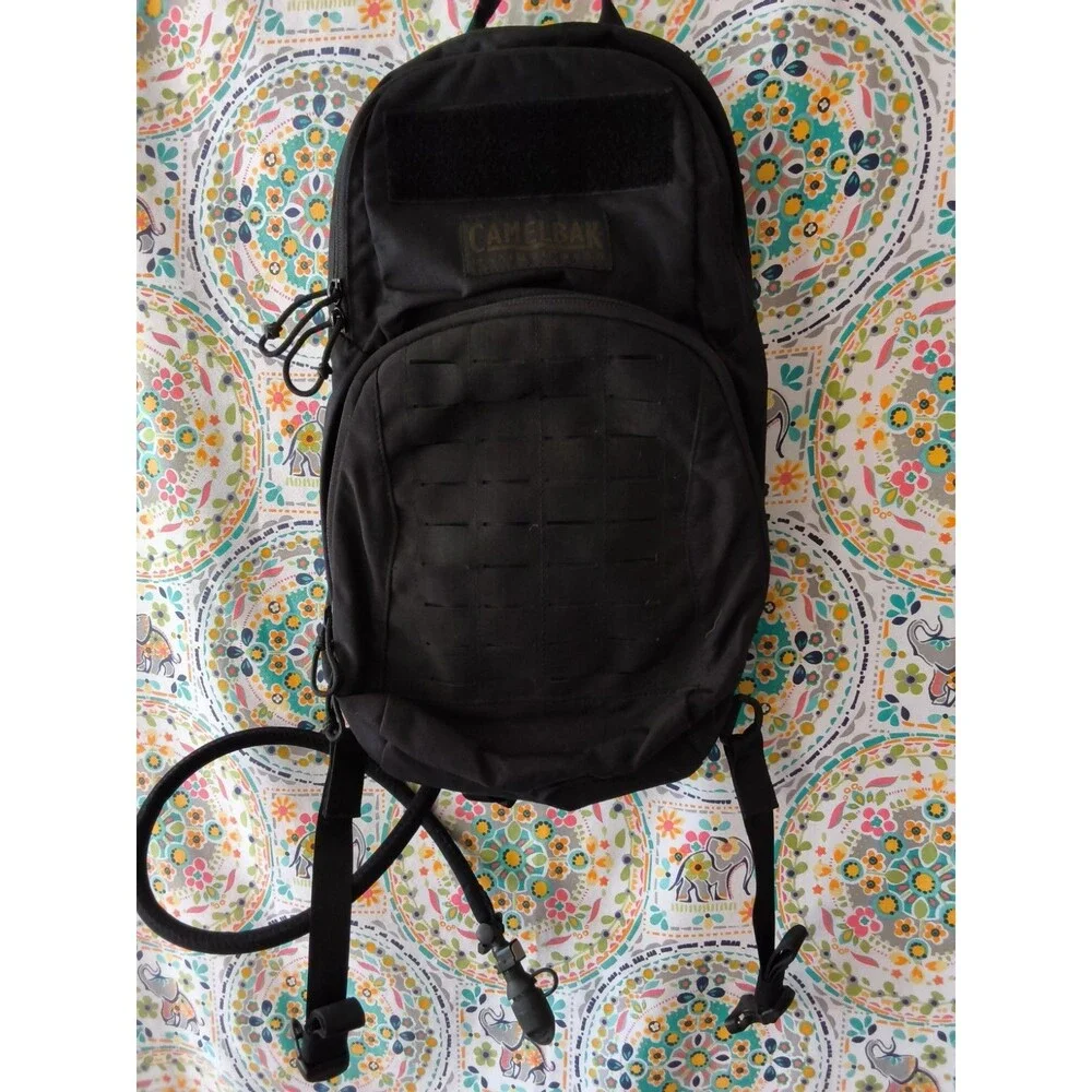 Camelbak M.U.L.E. Maximum Gear Hydration Pack Black Padded Straps Bladder Inc.